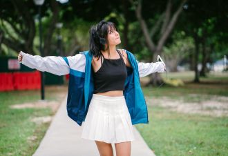 How to Style a Pleated Skirt in a Variety of Ways